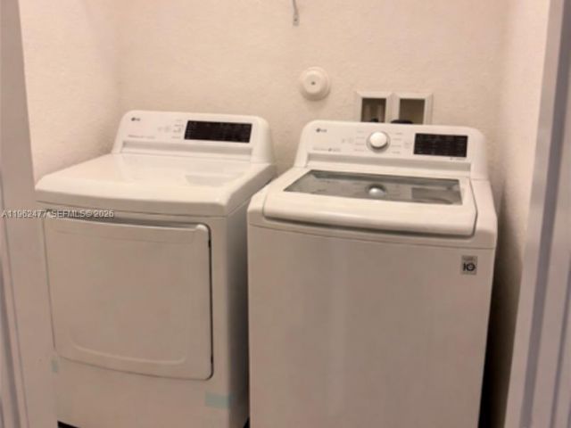 Дом в аренду по адресу 1040 NW 33rd Ct 1040 - фото 7504374