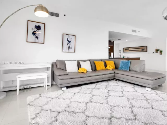 Продажа квартиры #5102 - фото 7401389