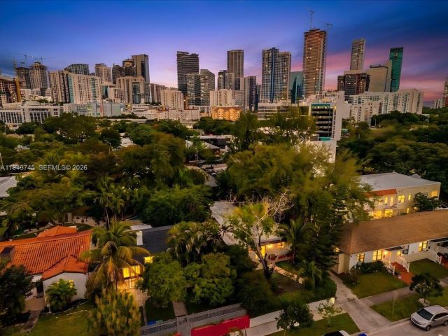 Продажа дома по адресу 321 SW 19th Rd - фото 7524776