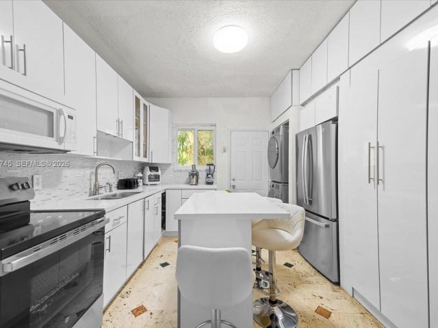 Продажа дома по адресу 321 SW 19th Rd - фото 7524778