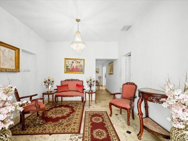 Продажа дома по адресу 321 SW 19th Rd - фото 7524779