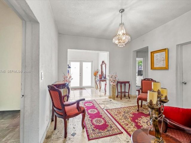 Продажа дома по адресу 321 SW 19th Rd - фото 7524780