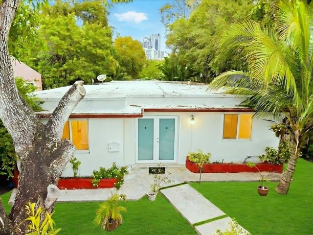 Продажа дома по адресу 321 SW 19th Rd - фото 7524781