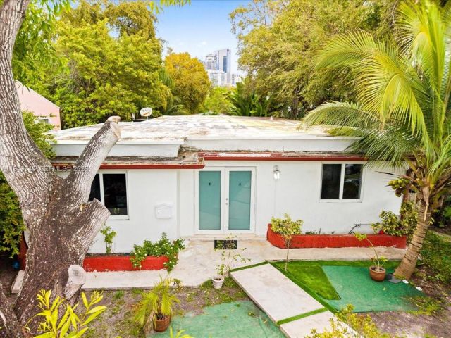 Продажа дома по адресу 321 SW 19th Rd - фото 7524782