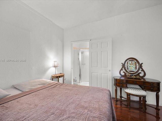 Продажа дома по адресу 321 SW 19th Rd - фото 7524784