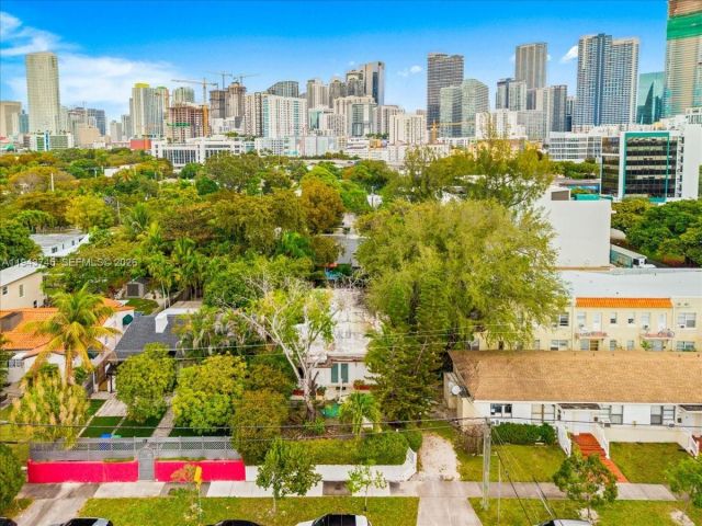 Продажа дома по адресу 321 SW 19th Rd - фото 7524786