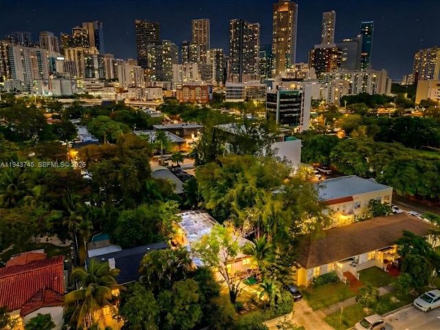 Продажа дома по адресу 321 SW 19th Rd - фото 7524788