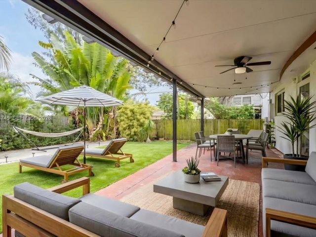 Продажа дома по адресу 321 SW 19th Rd - фото 7524793