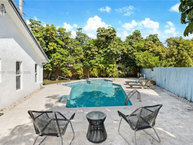 Продажа дома по адресу 1925 NE 214th Ter - фото 7427948