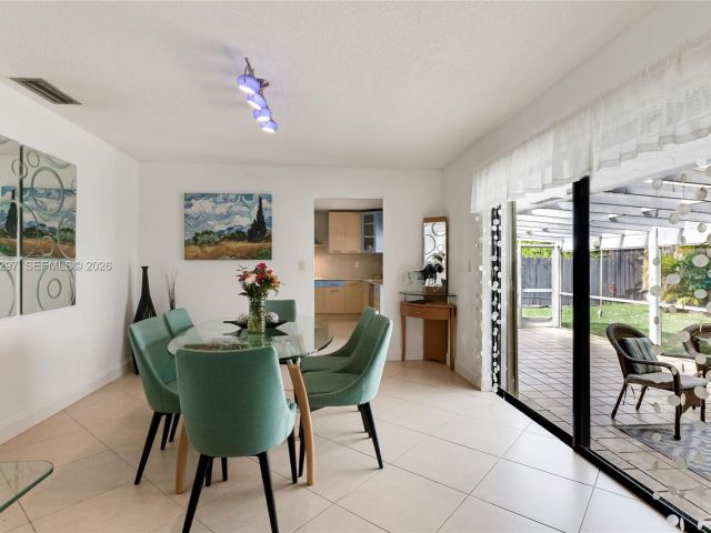 Продажа дома по адресу 1925 NE 214th Ter - фото 7427953