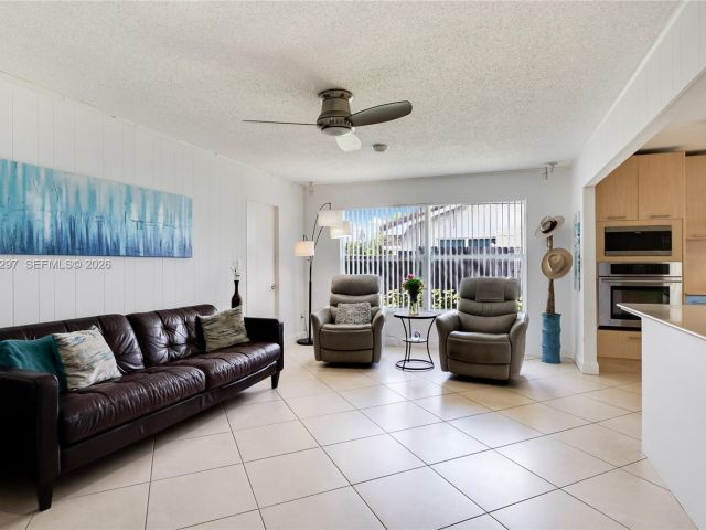 Продажа дома по адресу 1925 NE 214th Ter - фото 7427955