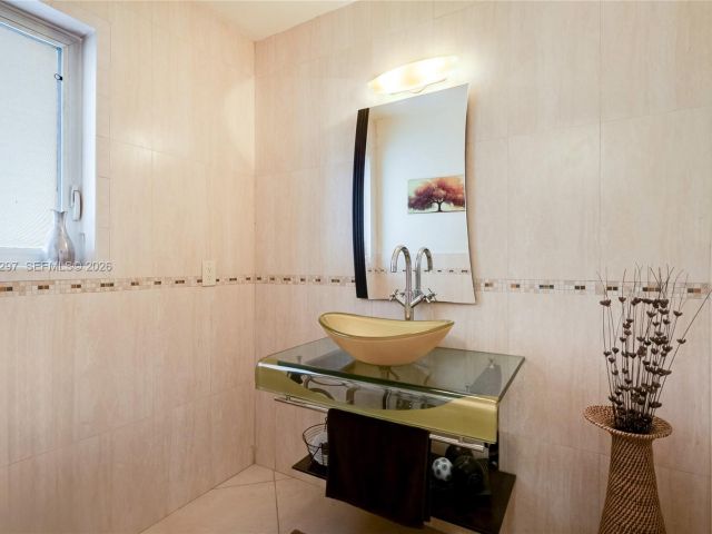 Продажа дома по адресу 1925 NE 214th Ter - фото 7427956