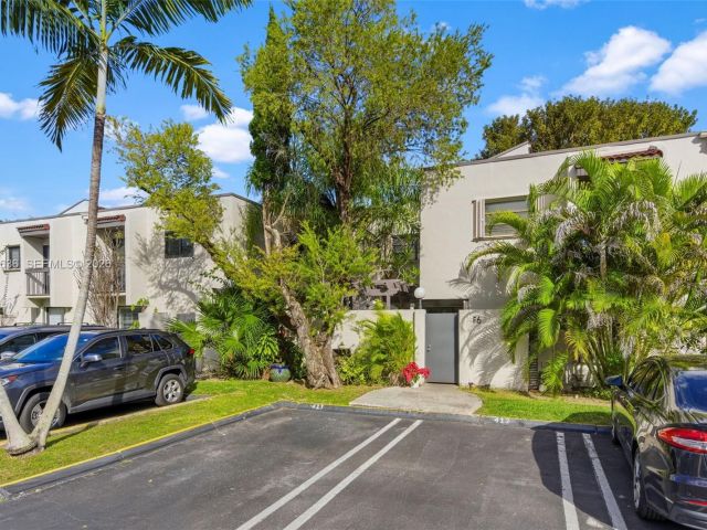 Продажа дома по адресу 4726 SW 67th Ave F6 - фото 7440256