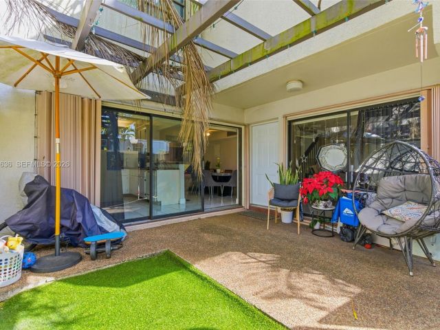 Продажа дома по адресу 4726 SW 67th Ave F6 - фото 7440258