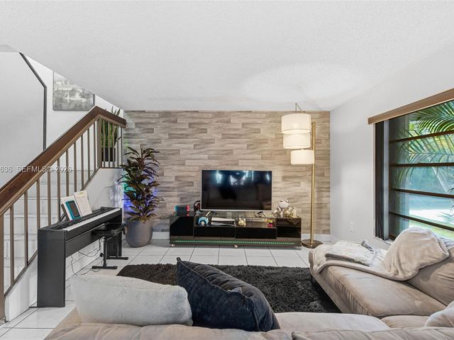 Продажа дома по адресу 4726 SW 67th Ave F6 - фото 7440261