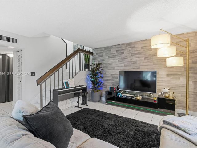 Продажа дома по адресу 4726 SW 67th Ave F6 - фото 7440262