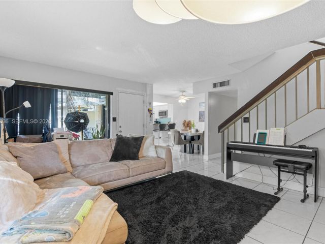 Продажа дома по адресу 4726 SW 67th Ave F6 - фото 7440263