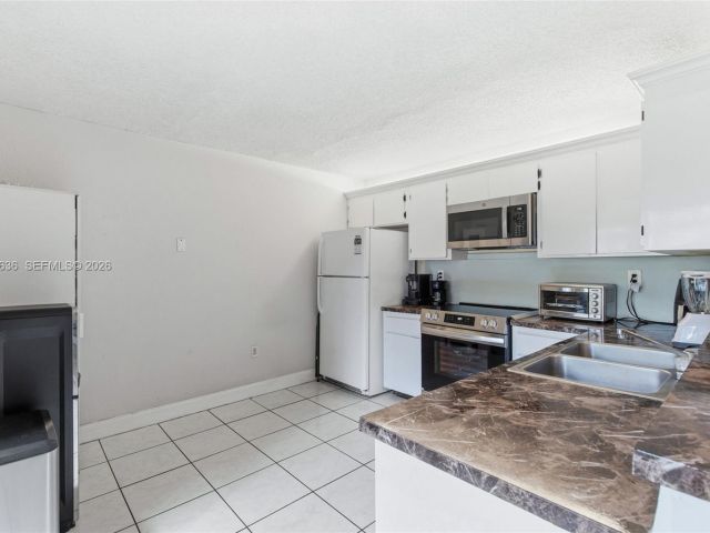 Продажа дома по адресу 4726 SW 67th Ave F6 - фото 7440266