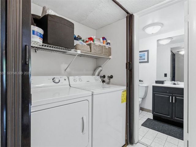 Продажа дома по адресу 4726 SW 67th Ave F6 - фото 7440271