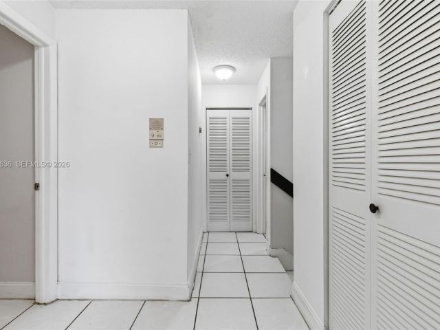 Продажа дома по адресу 4726 SW 67th Ave F6 - фото 7440273