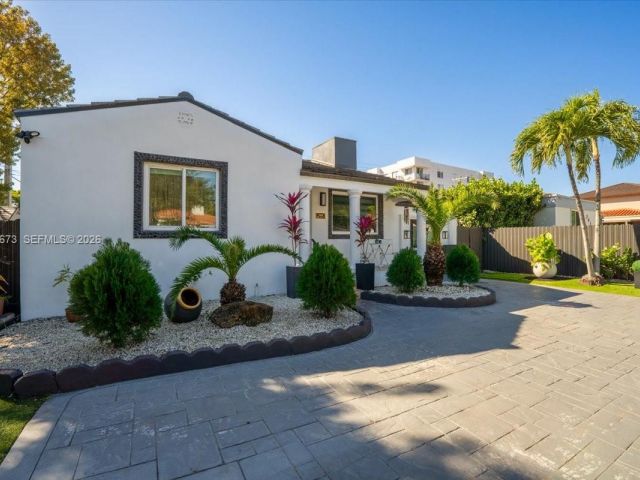 Продажа дома по адресу 2400 SW 21st Ter - фото 7436795