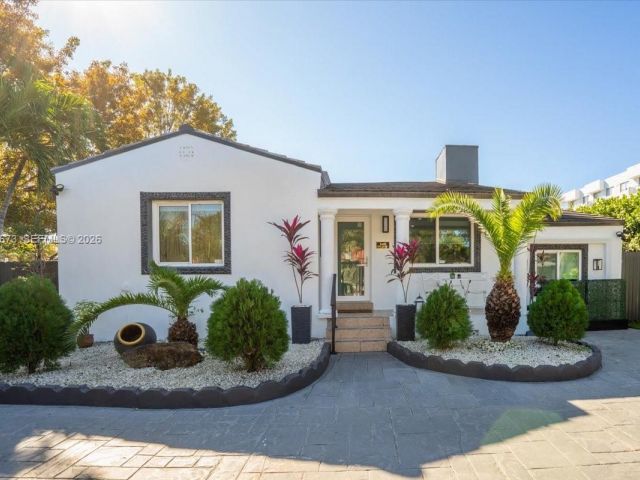 Продажа дома по адресу 2400 SW 21st Ter - фото 7436796