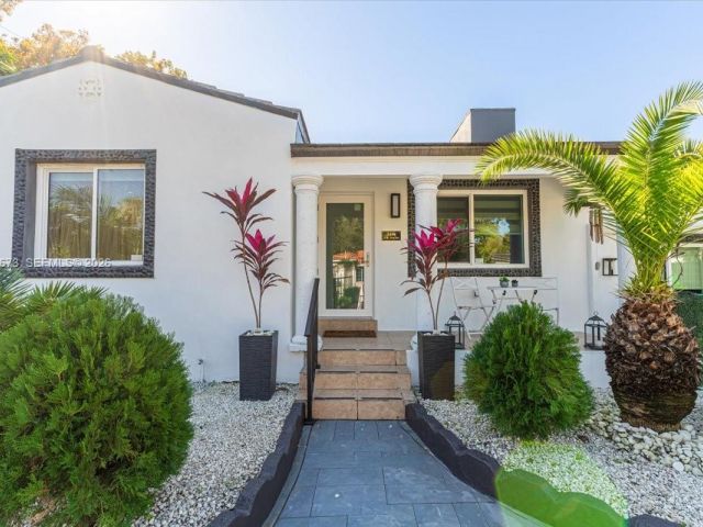 Продажа дома по адресу 2400 SW 21st Ter - фото 7436797