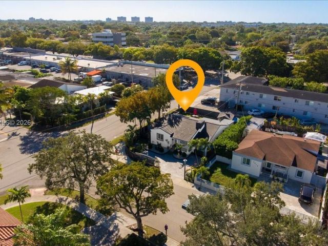 Продажа дома по адресу 2400 SW 21st Ter - фото 7436798