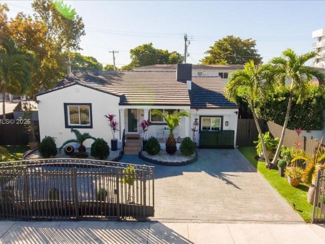 Продажа дома по адресу 2400 SW 21st Ter - фото 7436801