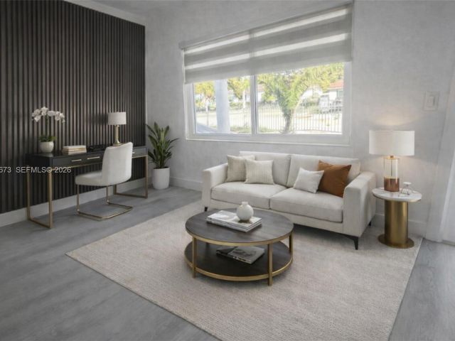 Продажа дома по адресу 2400 SW 21st Ter - фото 7436804