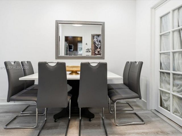 Продажа дома по адресу 2400 SW 21st Ter - фото 7436813