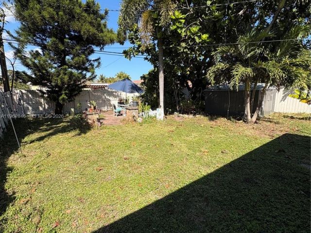 Дом в аренду по адресу 1655 NE 175th St - фото 7401069