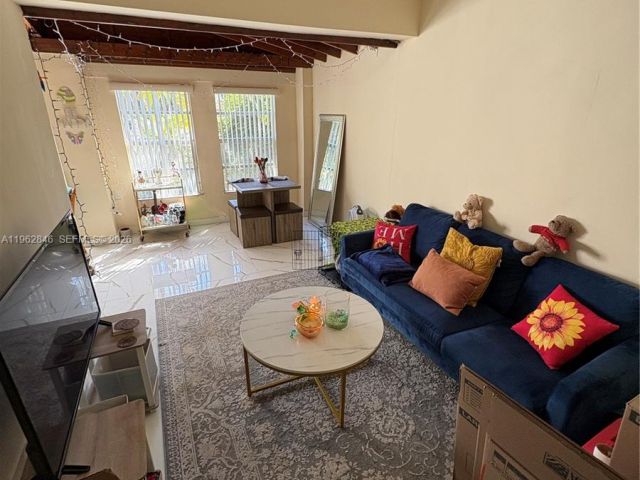 Дом в аренду по адресу 1655 NE 175th St - фото 7401075