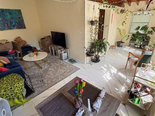 Дом в аренду по адресу 1655 NE 175th St - фото 7401077