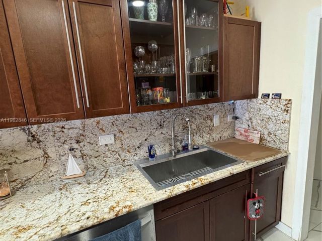 Дом в аренду по адресу 1655 NE 175th St - фото 7401083