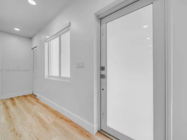 Дом в аренду по адресу 4345 SW 5th Ter - фото 7581358