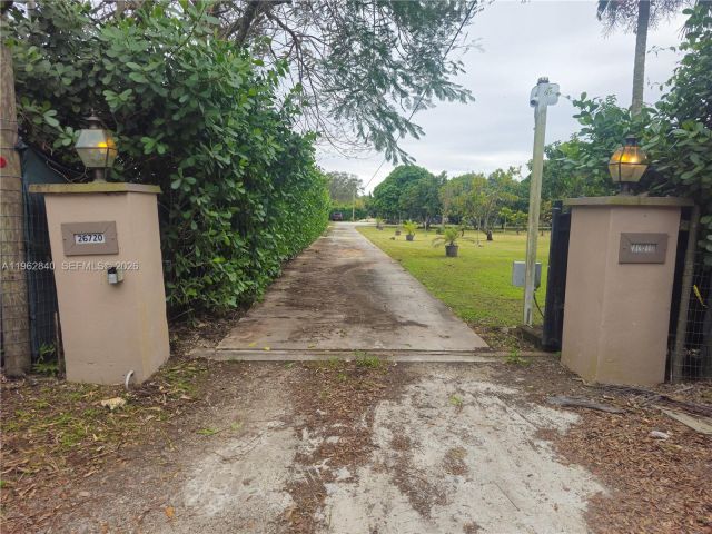 Дом в аренду по адресу 26720 SW 203rd Ave - фото 7458278