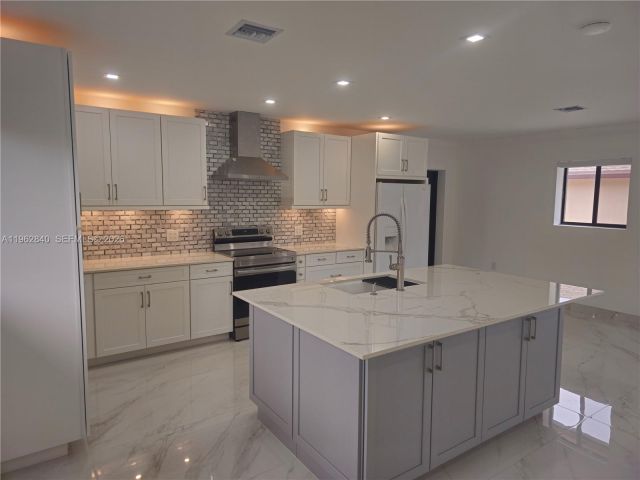 Дом в аренду по адресу 26720 SW 203rd Ave - фото 7458280