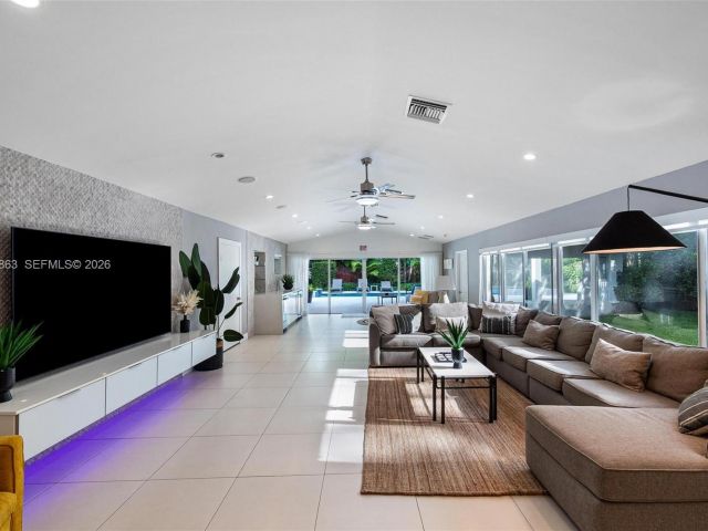 Дом в аренду по адресу 1019 NE 115th St 1019 - фото 7401123