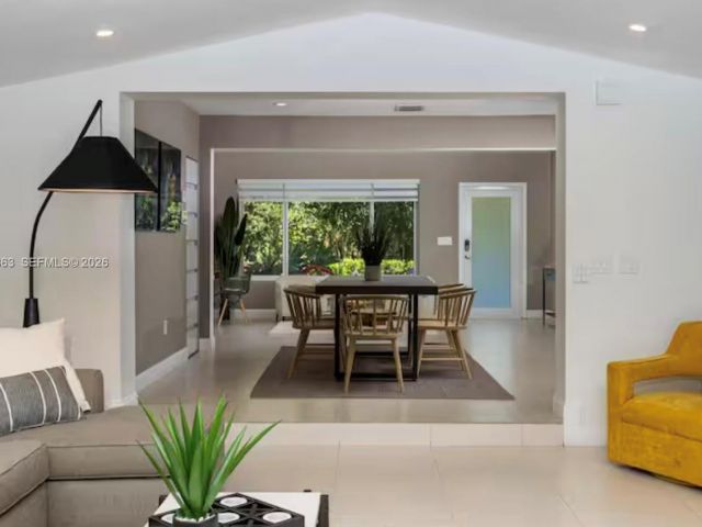 Дом в аренду по адресу 1019 NE 115th St 1019 - фото 7401128