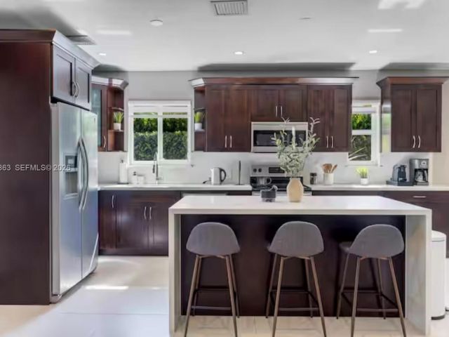 Дом в аренду по адресу 1019 NE 115th St 1019 - фото 7401135