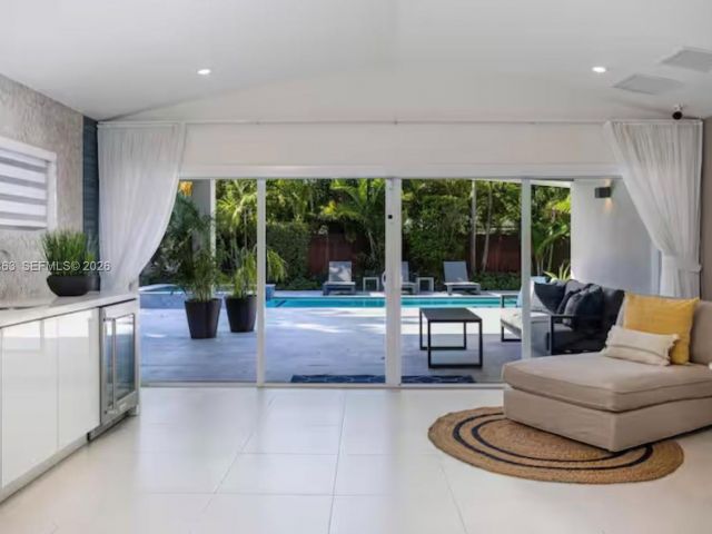 Дом в аренду по адресу 1019 NE 115th St 1019 - фото 7401136