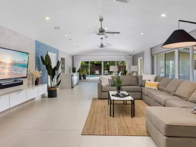 Дом в аренду по адресу 1019 NE 115th St 1019 - фото 7401138