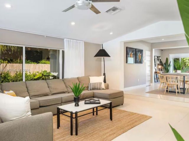 Дом в аренду по адресу 1019 NE 115th St 1019 - фото 7401140