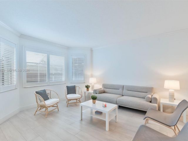 Продажа дома по адресу 11227 NW 73rd Ter - фото 7486251