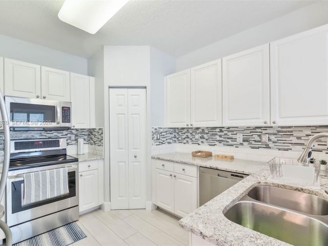 Продажа дома по адресу 11227 NW 73rd Ter - фото 7486254