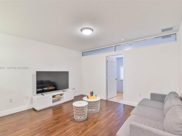 Продажа дома по адресу 11227 NW 73rd Ter - фото 7486255