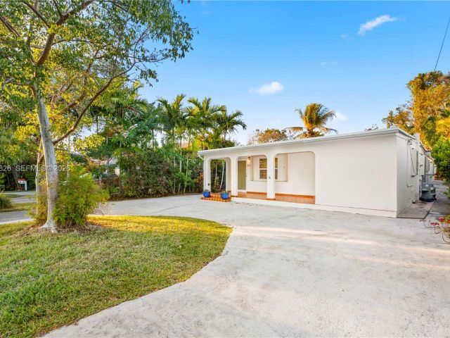 Дом в аренду по адресу 6365 SW 33rd St - фото 7434416