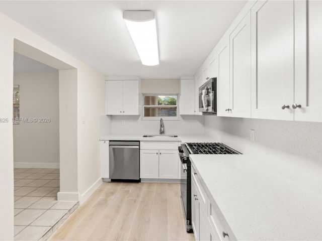 Дом в аренду по адресу 6365 SW 33rd St - фото 7434423