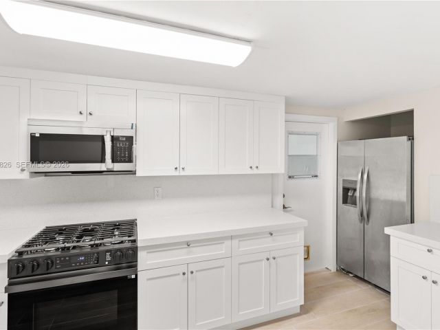 Дом в аренду по адресу 6365 SW 33rd St - фото 7434424